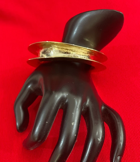 Brazalete asimétrico